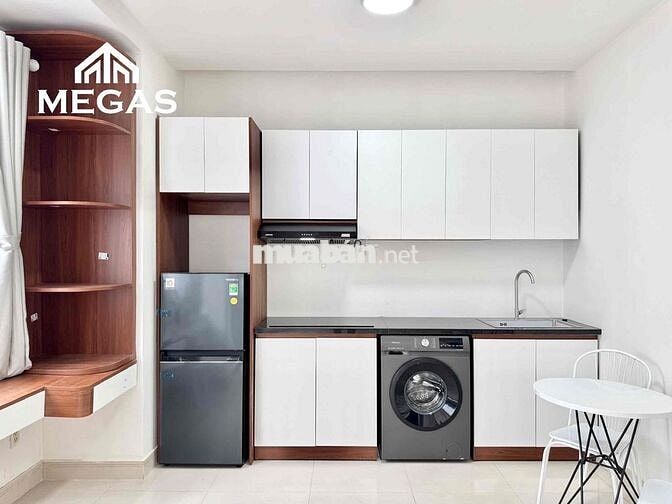 CĂN HỘ MỚI _ TÁCH BẾP CÓ BANCONG LỚN GẦN BA THÁNG HAI