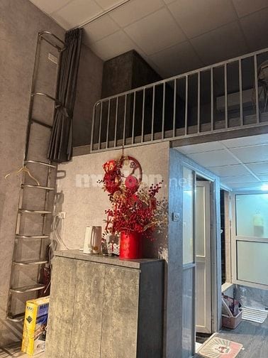 Bán nhà ngõ 449 Ngọc Lâm, Long Biên, diện tích 18m2, cấp 4, có xép