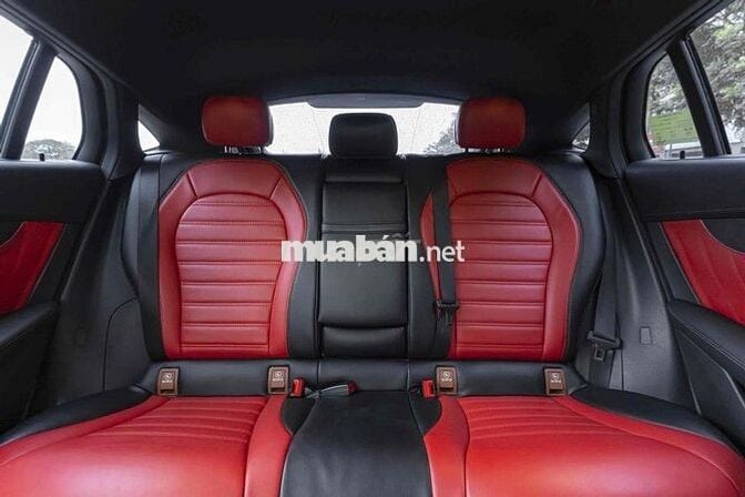 GLC300 COUPE Model 2023 màu trắng/ nt đỏ siêu lướt