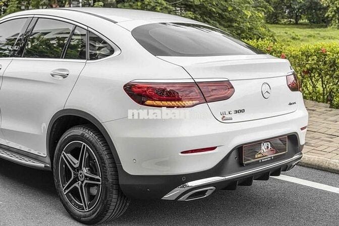 GLC300 COUPE Model 2023 màu trắng/ nt đỏ siêu lướt