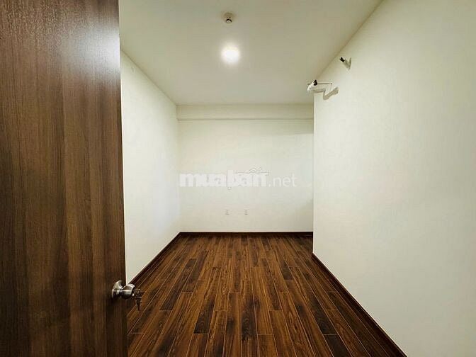 Cho thuê căn 2PN 75M2 giá 8,5tr, hỗ trợ đăng kí tạm trú, view hồ bơi
