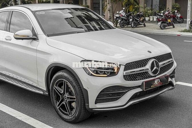 GLC300 COUPE Model 2023 màu trắng/ nt đỏ siêu lướt
