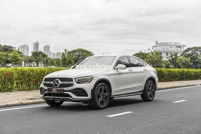 GLC300 COUPE Model 2023 màu trắng/ nt đỏ siêu lướt