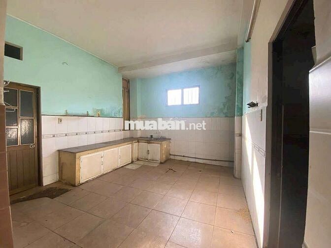 Cho thuê kho mặt tiền quốc Lộ 1A Dt 12x30. Có 8 phòng giá 24 triệu