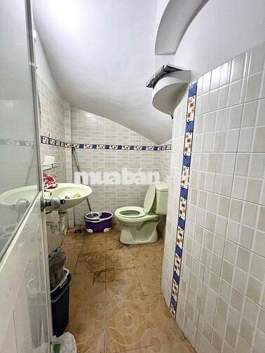 PHÒNG GÁC BAN CÔNG GIÁ RẺ ĐANG XÂY
