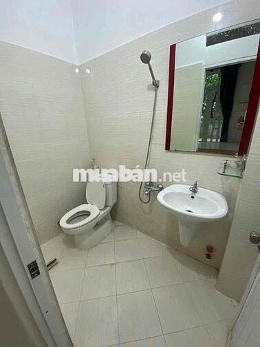 Phòng Ban công tách bếp ngay đông hưng thuận 42