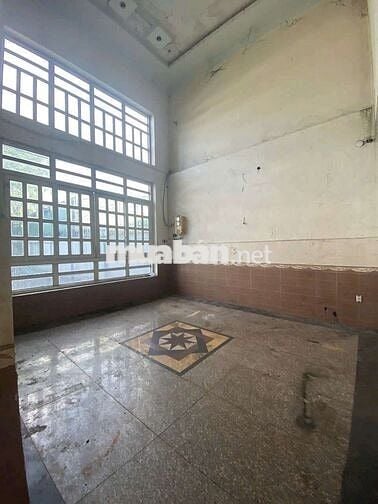 Cho thuê kho mặt tiền quốc Lộ 1A Dt 12x30. Có 8 phòng giá 24 triệu