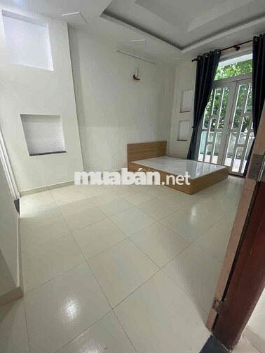 Phòng Ban công tách bếp ngay đông hưng thuận 42