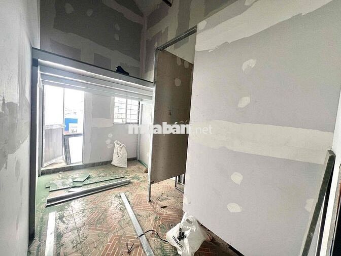 PHÒNG GÁC BAN CÔNG GIÁ RẺ ĐANG XÂY