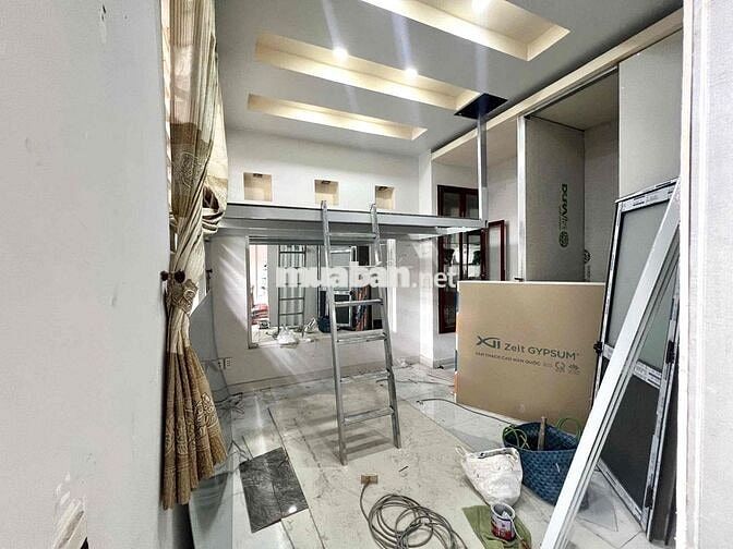 PHÒNG GÁC BAN CÔNG GIÁ RẺ ĐANG XÂY