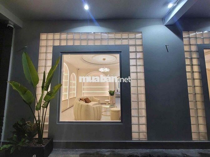 Siêu phẩm 137 Trần Quang Diệu Q3 Ngang 8M trệt 2 lầu giá 45tr