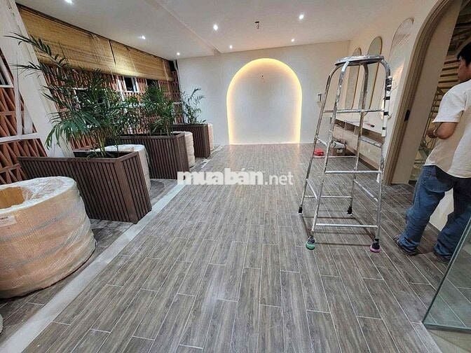 Siêu phẩm 137 Trần Quang Diệu Q3 Ngang 8M trệt 2 lầu giá 45tr