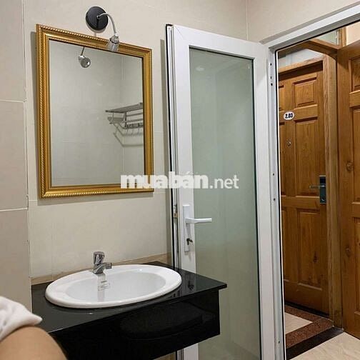 Phòng trọ giá rẻ có cửa sổ, thang máy, Full nt gần cầu Nguyễn Văn Cừ
