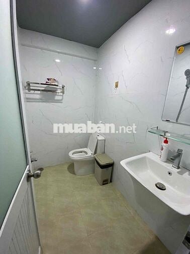 MT Cư Xá Bắc Hải,Quận 10.Trệt - 1 lầu - sân thượng - Trống suốt