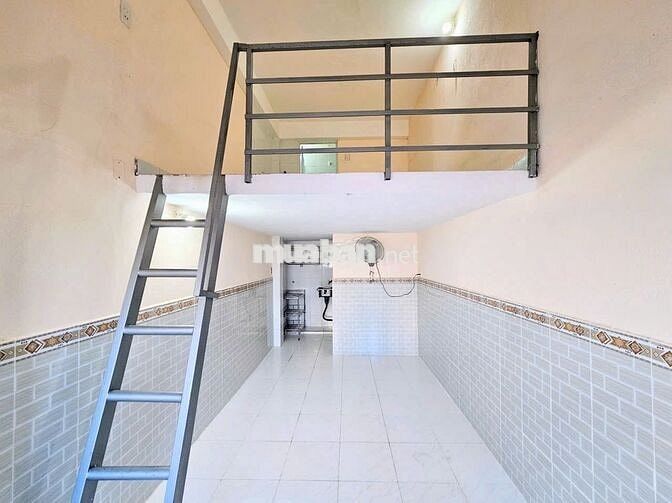 PHÒNG BAN CÔNG 2WC GÁC CAO GẦN QUẬN 10, QUẬN 11