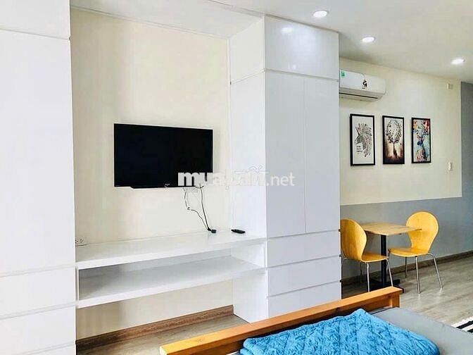 Căn hộ dịch vụ 2 phòng ngủ cao cấp mở cửa sổ ngắm nhìn kênh Như Lộc