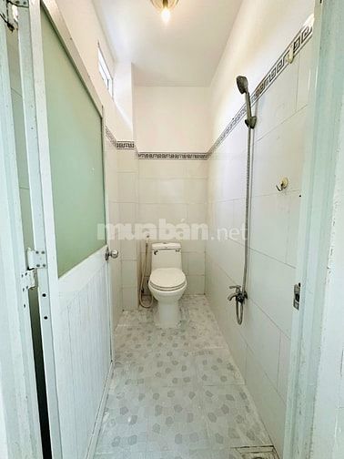 Bán nhà Quận Bình Tân - 1 lầu 2pn 2wc - Sổ hồng riêng - NH 80%