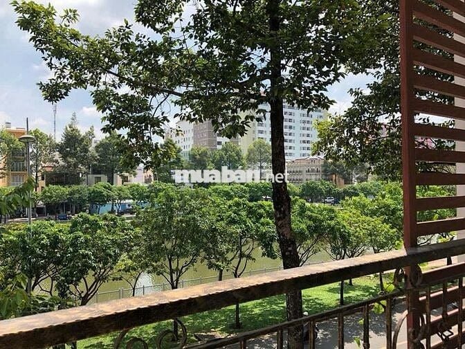 Căn hộ dịch vụ 2 phòng ngủ cao cấp mở cửa sổ ngắm nhìn kênh Như Lộc