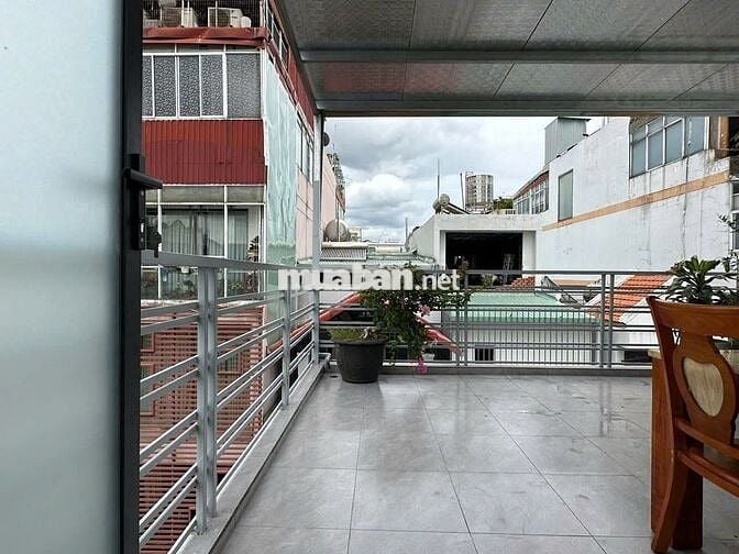 Căn hộ dịch vụ ban công cao cấp đầy đủ tiện nghi ngay kênh Nhiều Lộc