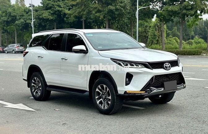 Toyota Fortuner Legender 4x2 AT 2023 - 29000 km