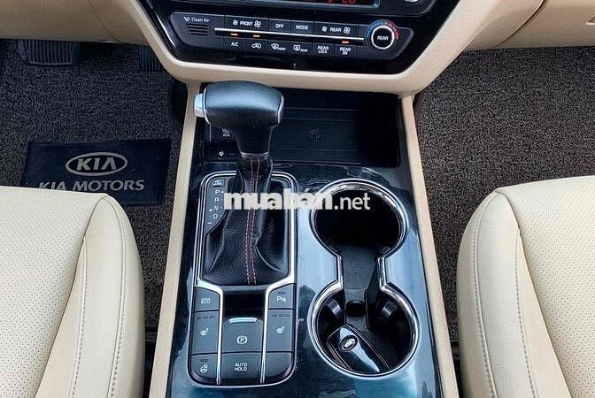 Kia Sedona 2019 Luxury D - 90000 km
