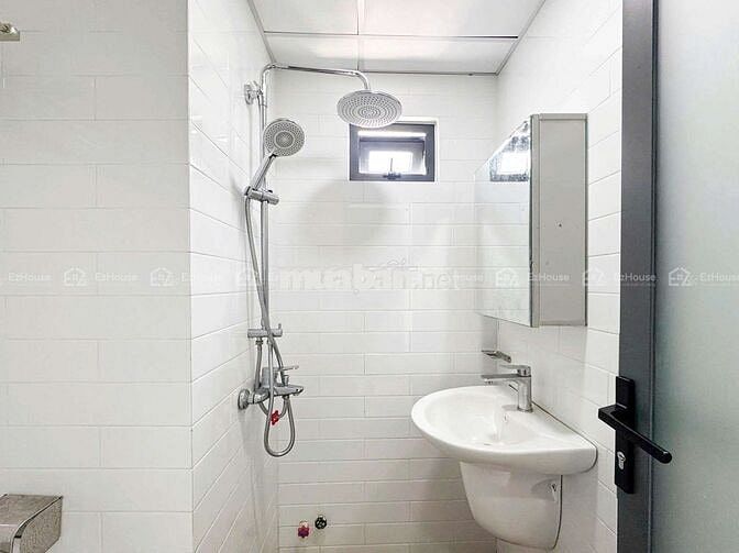 Cho thuê studio cửa sổ trời full nội thất