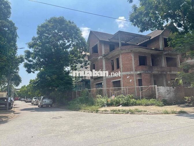 Biệt thự cầu bươu lô góc 370m mt36m 4t Thô,hàng xóm toàn xây lâu đài,