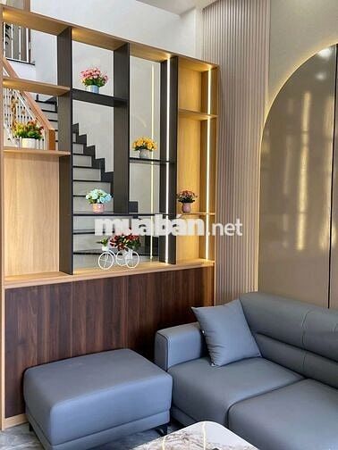 Nhà 2 lầu TP Thủ Dầu Một đường ô tô vào tận cửa. SHR công chứng ngay