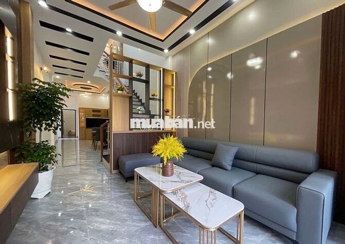 Nhà 2 lầu TP Thủ Dầu Một đường ô tô vào tận cửa. SHR công chứng ngay