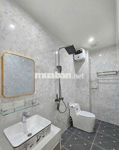 Nhà 2 lầu TP Thủ Dầu Một đường ô tô vào tận cửa. SHR công chứng ngay