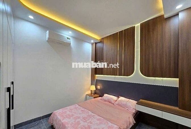 Nhà 2 lầu TP Thủ Dầu Một đường ô tô vào tận cửa. SHR công chứng ngay