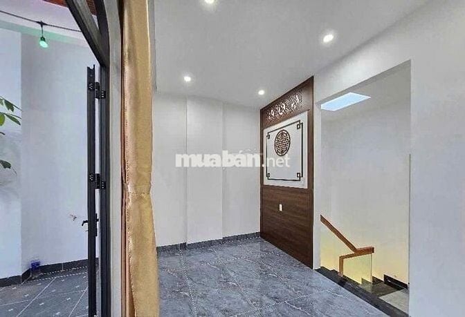 Nhà 2 lầu TP Thủ Dầu Một đường ô tô vào tận cửa. SHR công chứng ngay