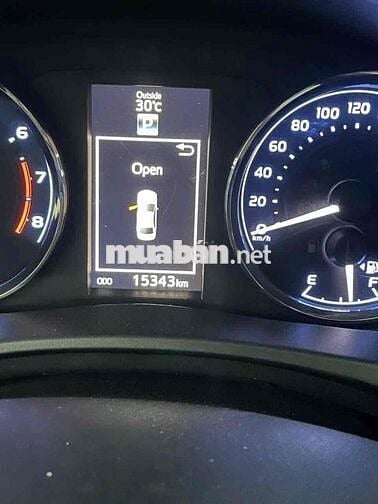 Trả 200tr Corolla Altis 2020 1.8E CVT - 15000 km