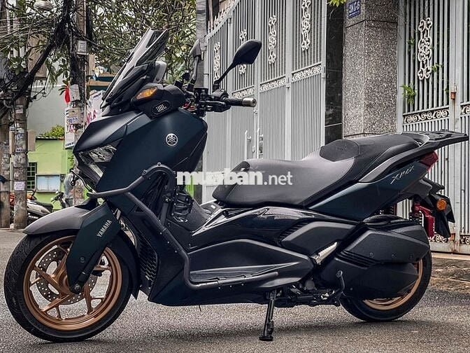 cần bán Yamaha Xmax300, có nhận giao lưu xe.