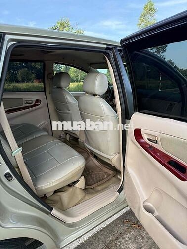 Toyota Innova 2006 G - 300000 km
