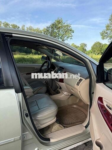 Toyota Innova 2006 G - 300000 km