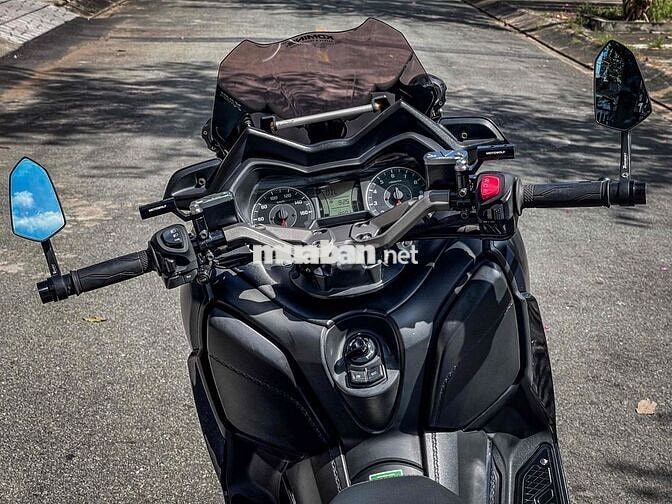 cần bán Yamaha Xmax300, có nhận giao lưu xe.