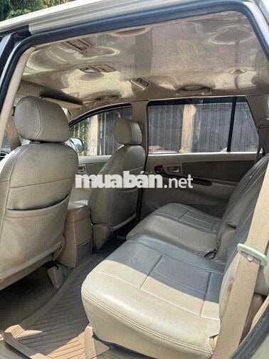 Toyota Innova 2006 G - 300000 km
