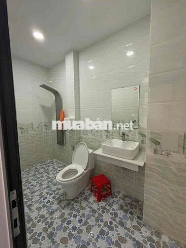 nhà đẹp 4 lầu  full nội thất có 4 phòng ngủ 4wc đường Hồ Văn Long