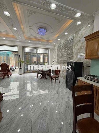 nhà đẹp 4 lầu  full nội thất có 4 phòng ngủ 4wc đường Hồ Văn Long