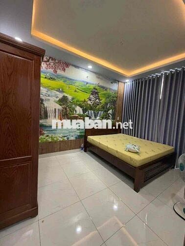 nhà đẹp 4 lầu  full nội thất có 4 phòng ngủ 4wc đường Hồ Văn Long