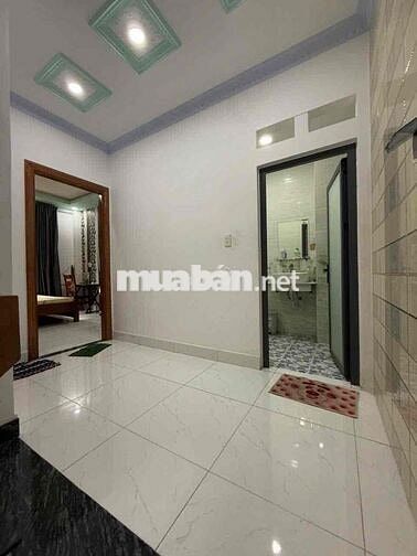nhà đẹp 4 lầu  full nội thất có 4 phòng ngủ 4wc đường Hồ Văn Long