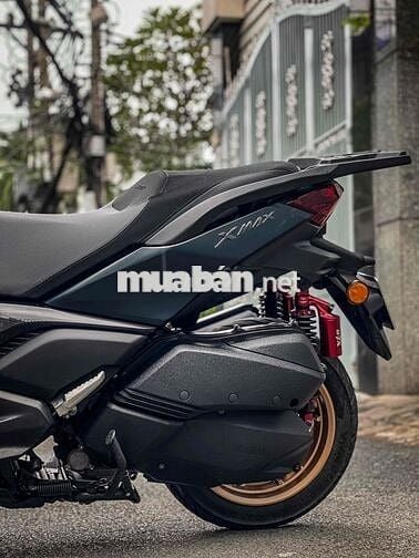 cần bán Yamaha Xmax300, có nhận giao lưu xe.