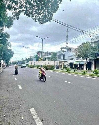 Hôm qua giờ em đăng miếng đất này thì ac nói e là ảo.Nói thẳng là nhà