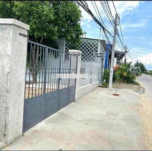 Hôm qua giờ em đăng miếng đất này thì ac nói e là ảo.Nói thẳng là nhà