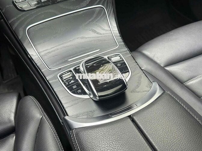 Mercedes Benz GLC300 4Matic model 2018