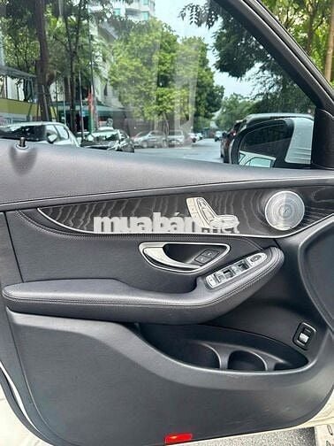 Mercedes Benz GLC300 4Matic model 2018