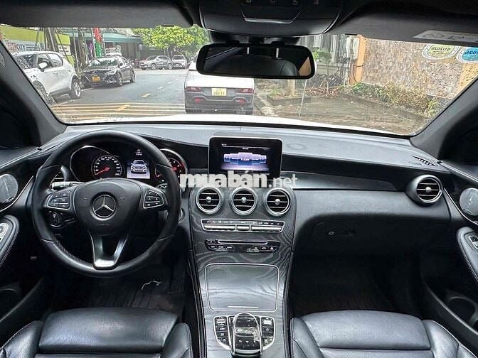 Mercedes Benz GLC300 4Matic model 2018