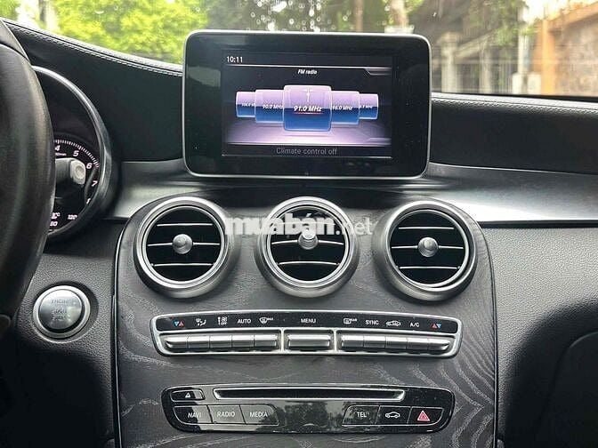 Mercedes Benz GLC300 4Matic model 2018