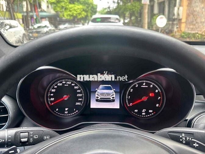 Mercedes Benz GLC300 4Matic model 2018
